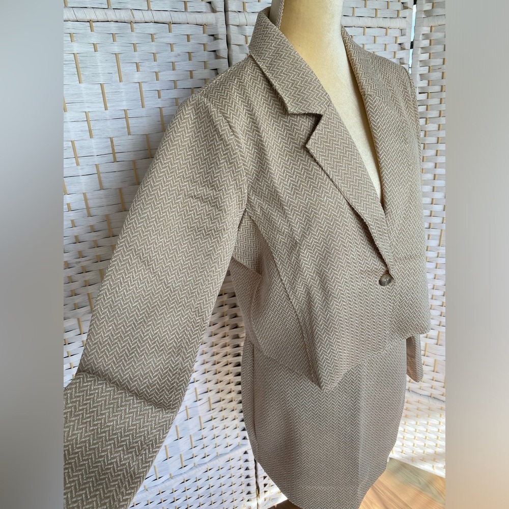 NWT Hem & Thread Chevron Jacquard Texture Crop Blazer flattering 1 button closer - Picture 3 of 12